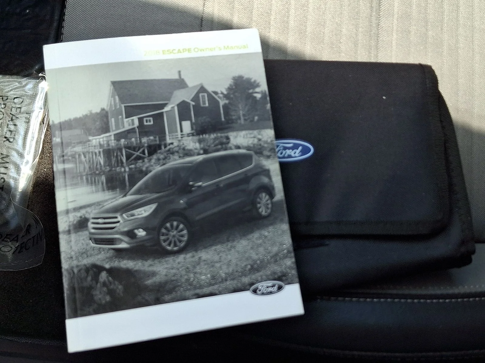 Used 2018 Black Ford SE image 25