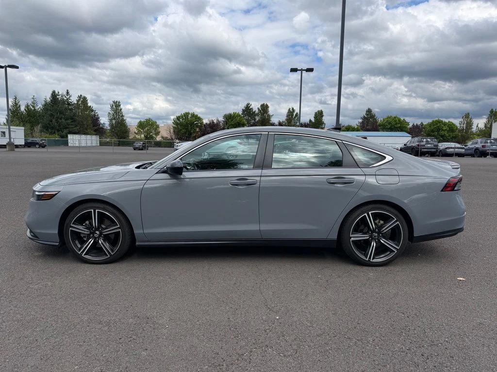 Used 2023 Urban Gray Pearl Honda Sport image 4