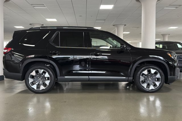 New 2026 Crystal Black Pearl Honda Touring image 3