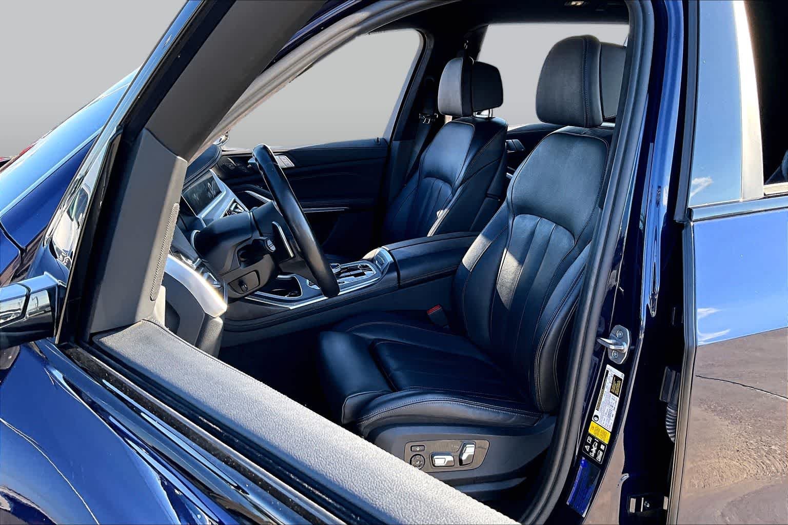 Used 2022 Tanzanite Blue II Metallic BMW xDrive40i image 8