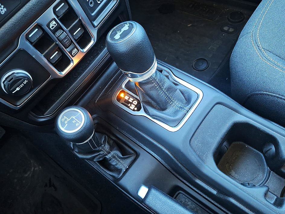 Used 2025 Anvil Clearcoat Jeep Sport S image 18