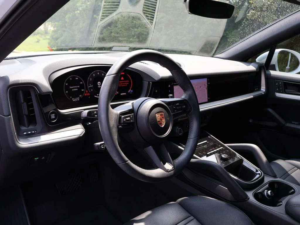 Certified Used 2025 Carrara White Metallic Porsche  image 4
