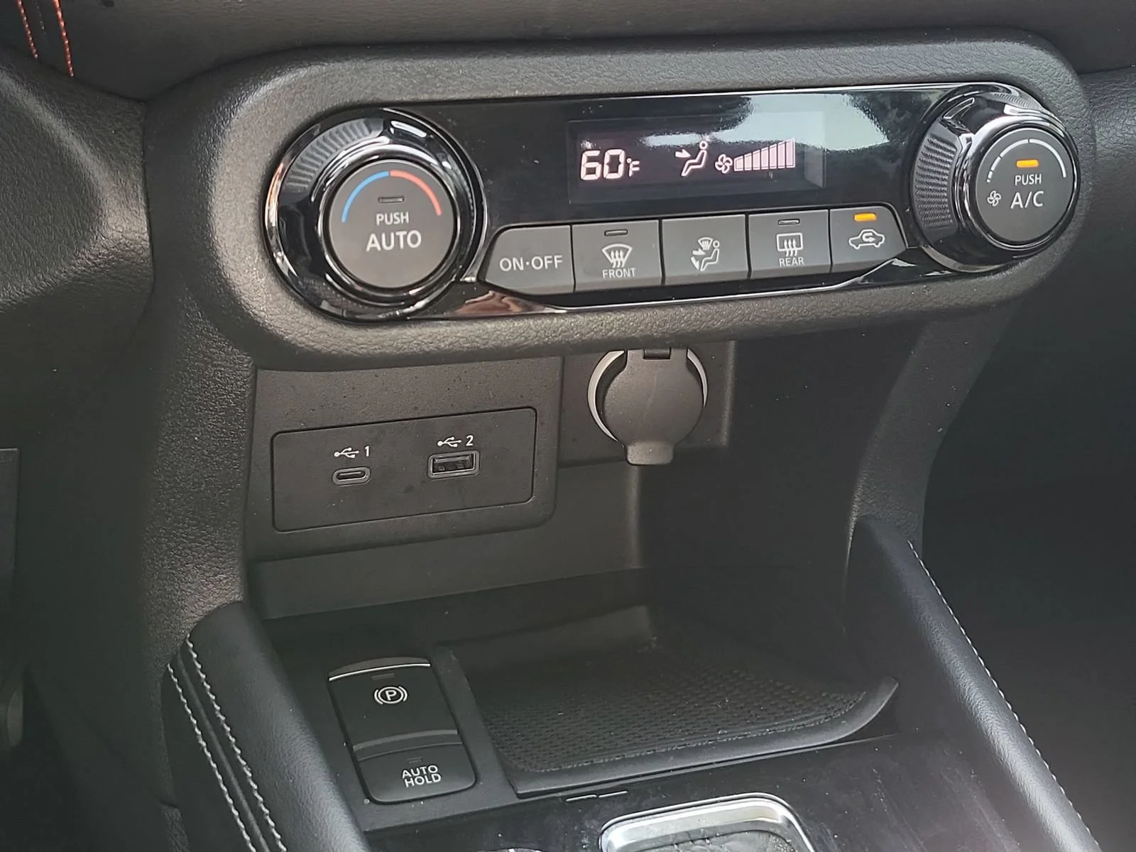 Used 2022 Black Nissan SR Xtronic CVT image 33