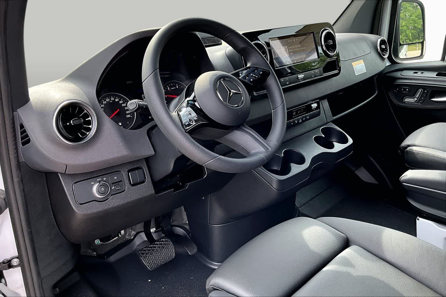 New 2026 Arctic White Mercedes-Benz  image 9