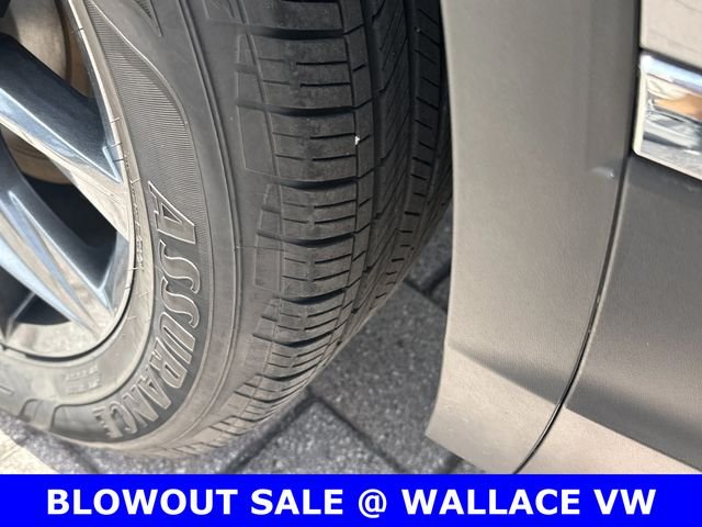 Used 2023 Silver Volkswagen 2.0T SE image 12