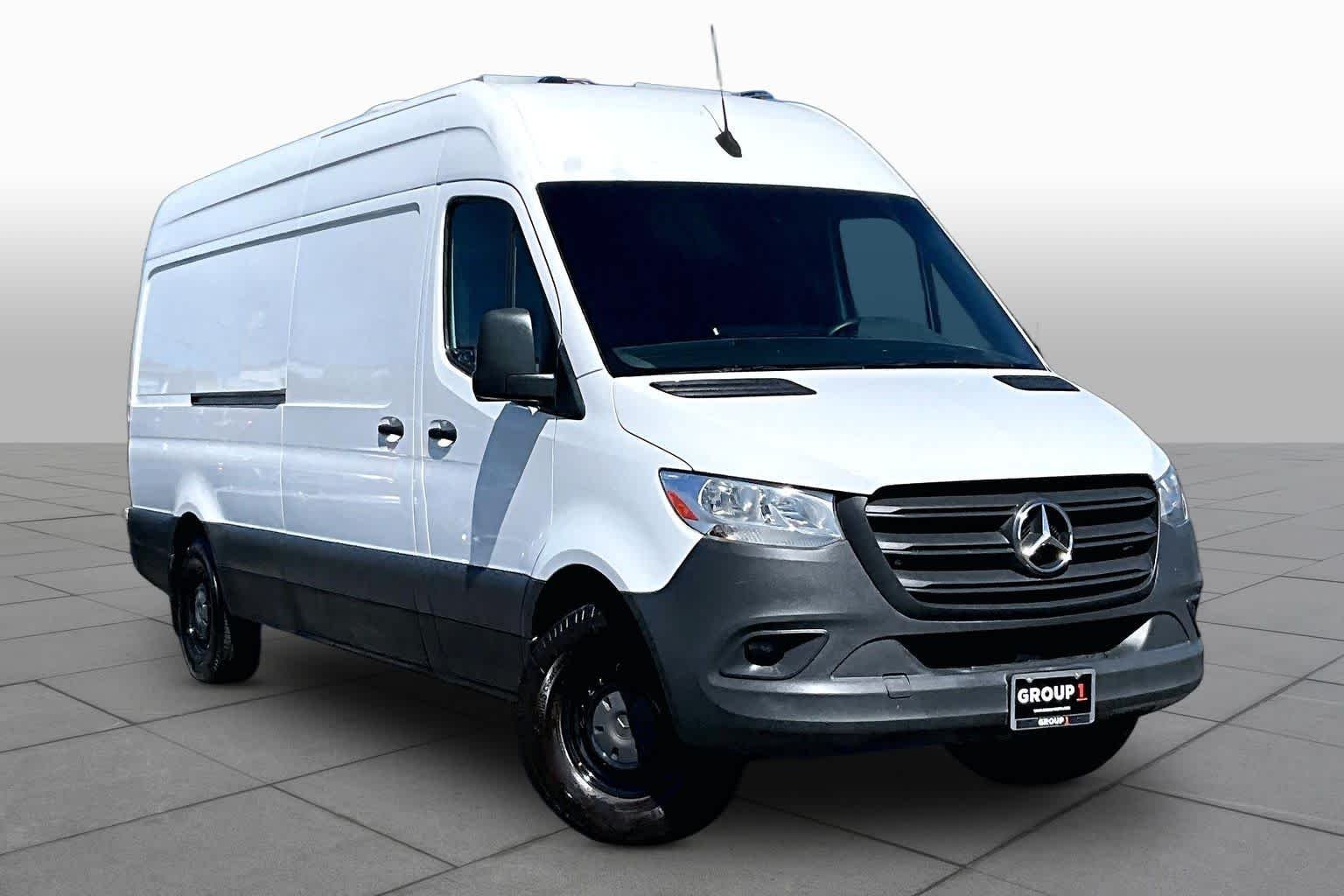 Used 2023 Arctic White Mercedes-Benz  image 3