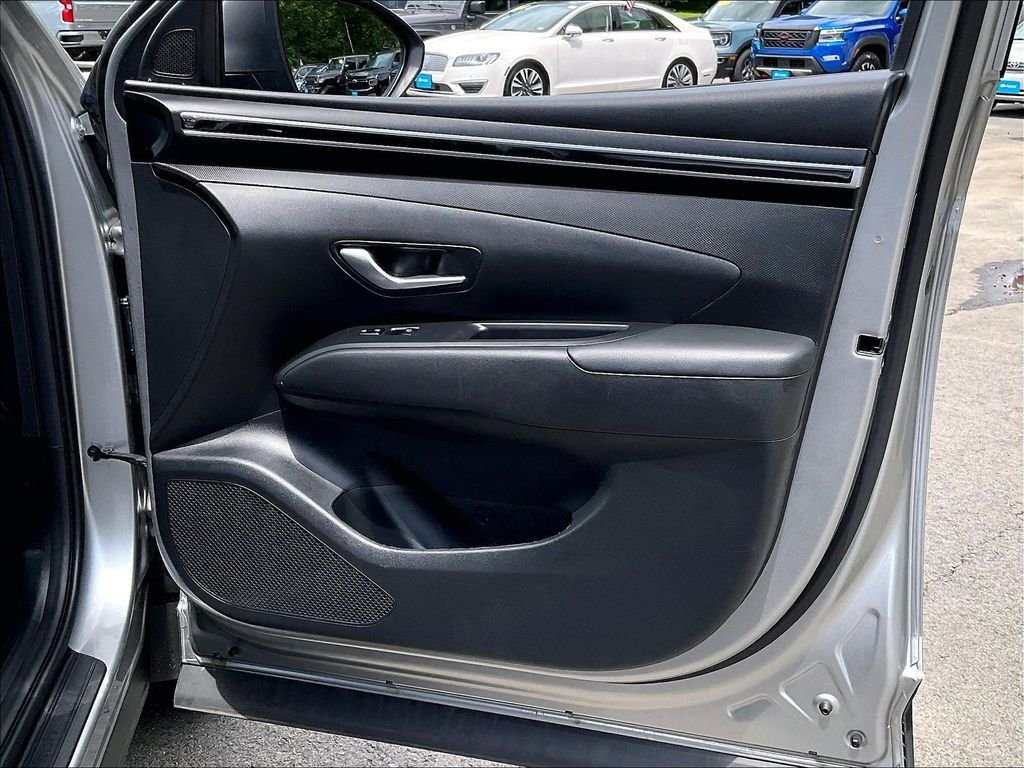 Used 2023 Silver Hyundai SE image 26