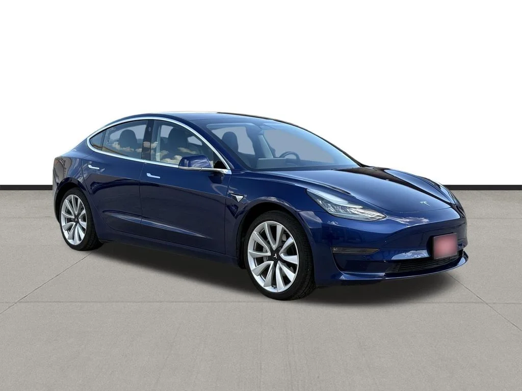 Used 2018 Deep Blue Metallic Tesla Long Range image 3