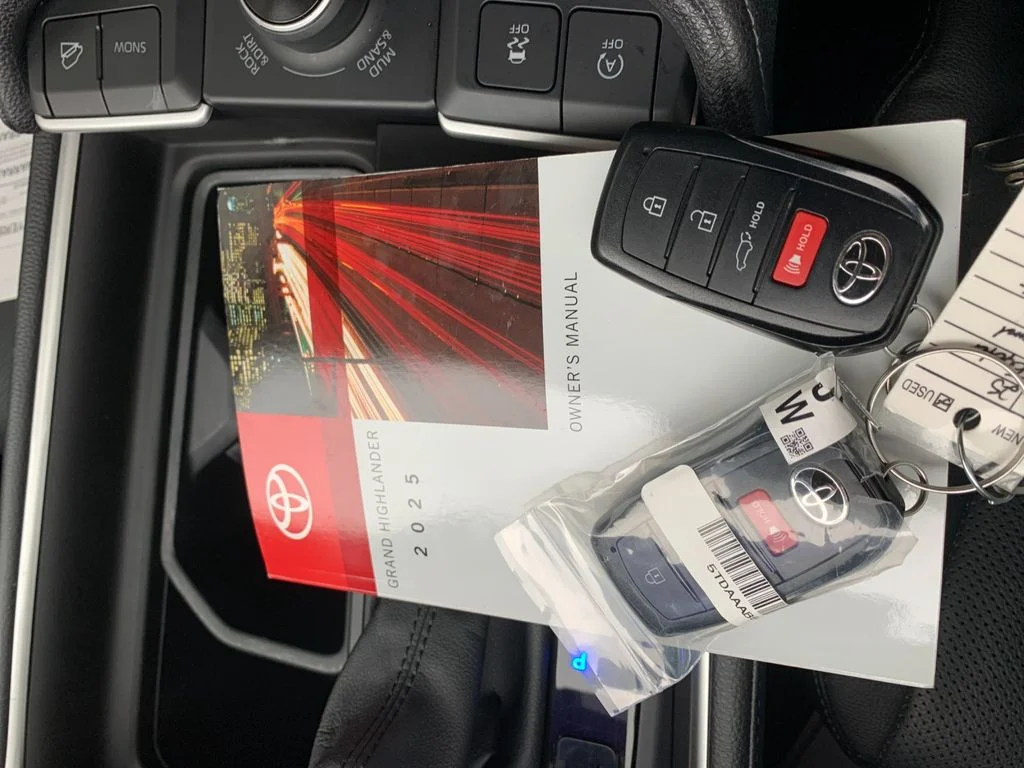 Used 2025 Black Toyota Platinum image 9