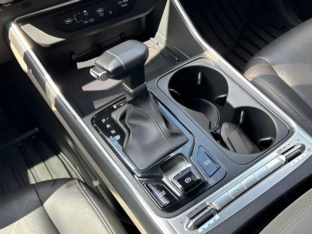Used 2025 White Kia SX image 18