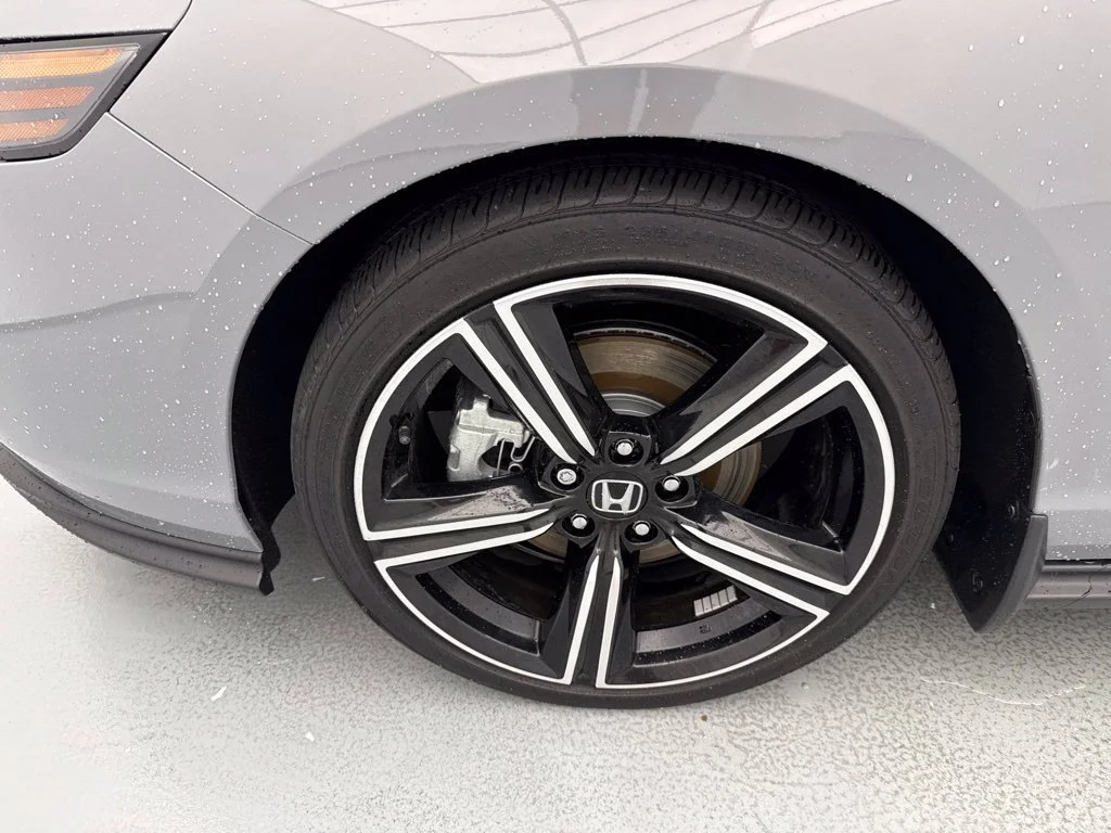 Used 2025  Honda Sport image 5