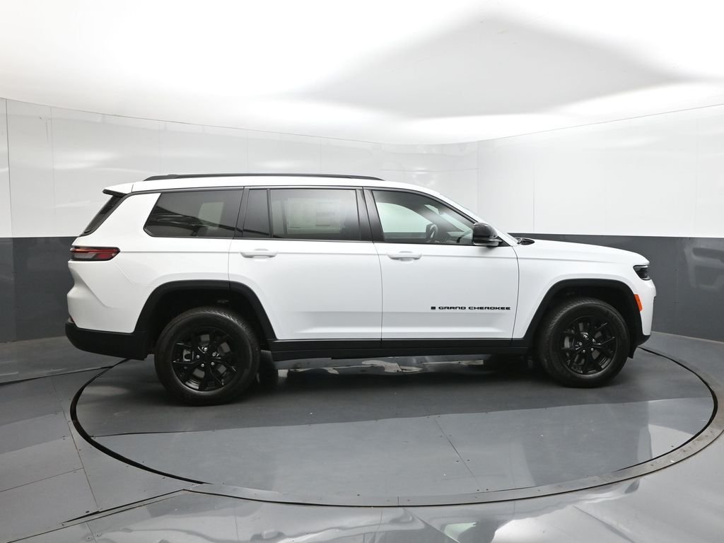 New 2026 Bright White Clear-Coat Exterior Paint Jeep Altitude image 11