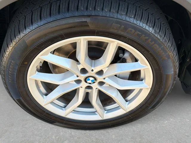 Used 2019 Gray BMW xDrive40i image 12