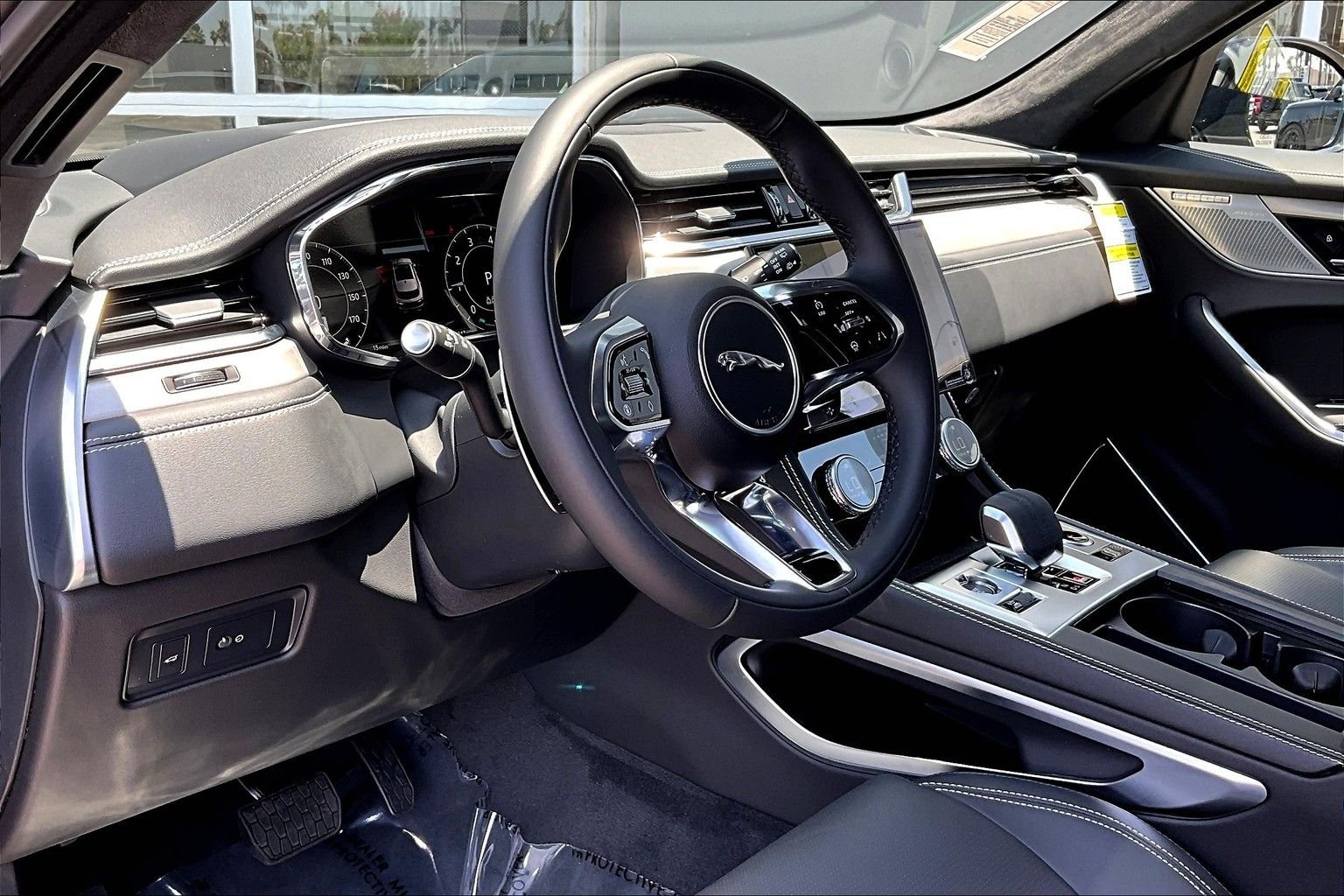 2026 Jaguar F-Pace R-Dynamic S - Photo 6