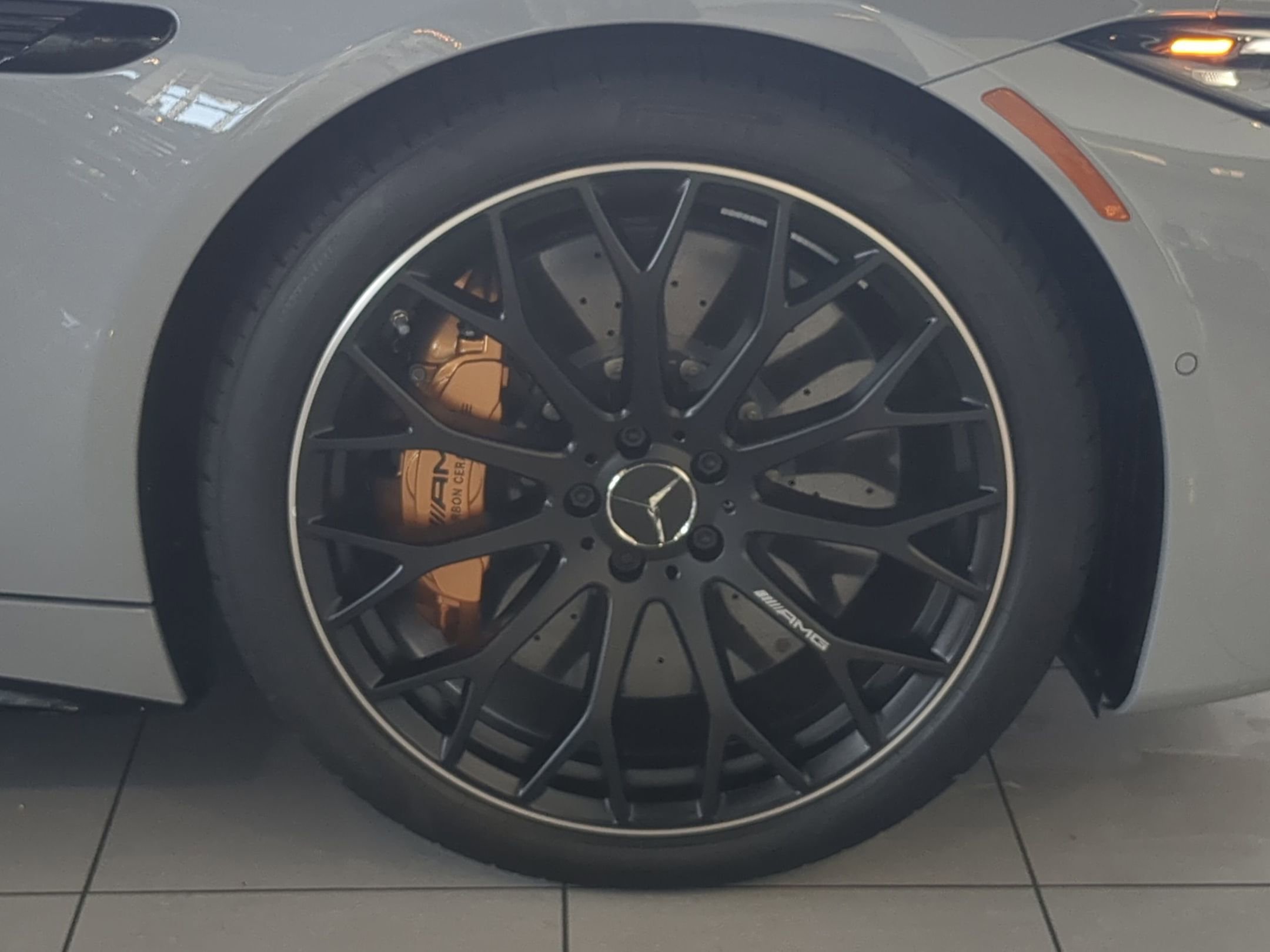 New 2025 MANUFAKTUR Alpine Grey Mercedes-Benz AMG® SL 63 S E Performance Roadster image 34