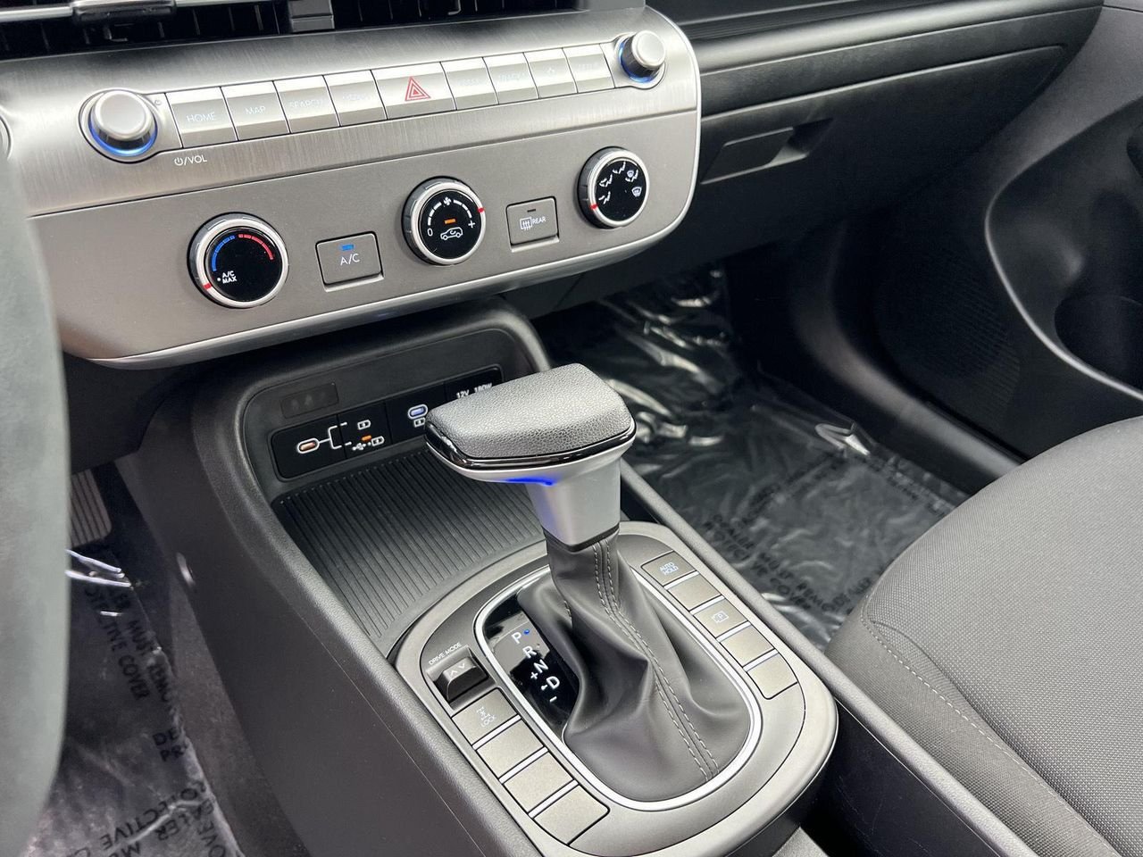 New 2026 Atlas White Hyundai SE AWD image 37