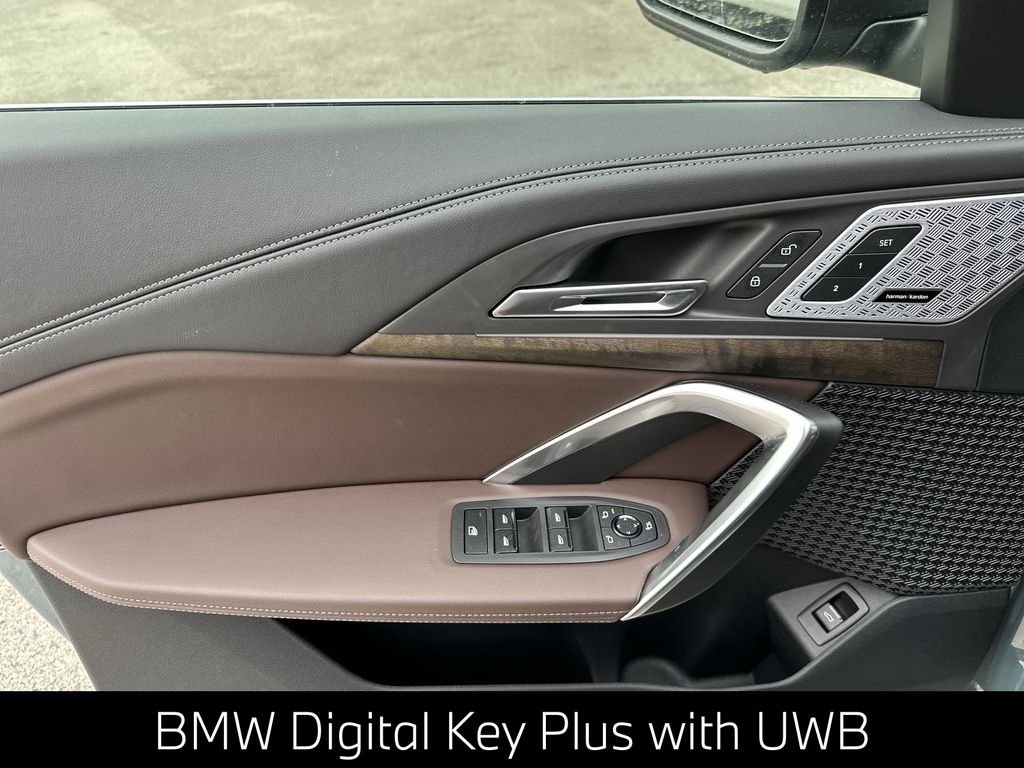 Used 2025 Green BMW xDrive28i image 17