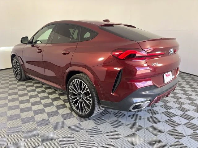 Used 2024 Red BMW xDrive40i image 5