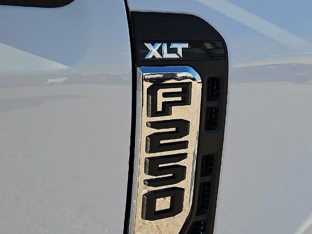 New 2027 Oxford White Ford F-250® XLT image 39