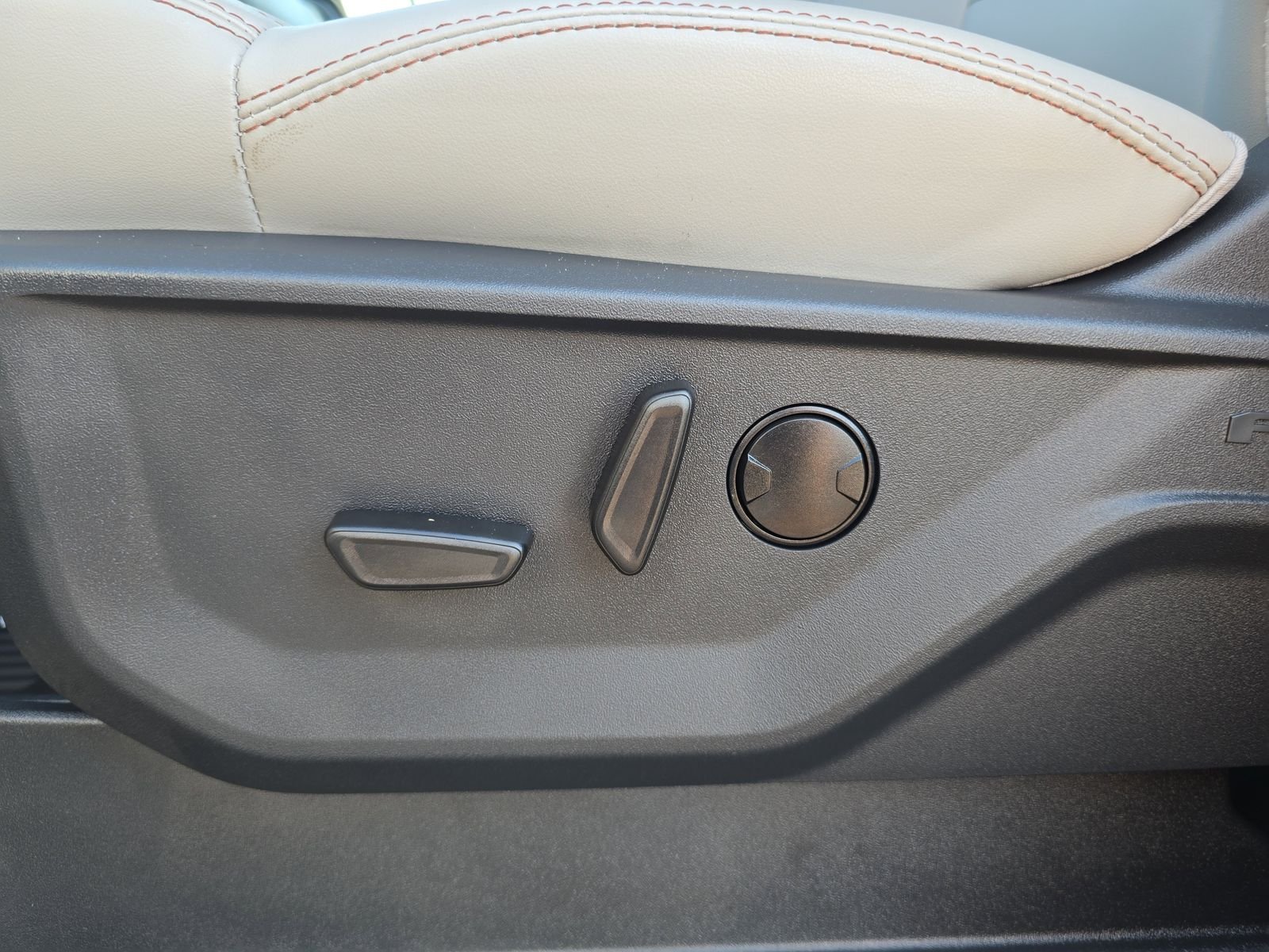New 2025 Agate Black Metallic Ford Active image 15