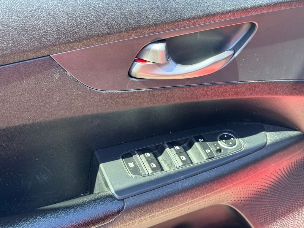 Used 2019 Red Kia LXS image 19