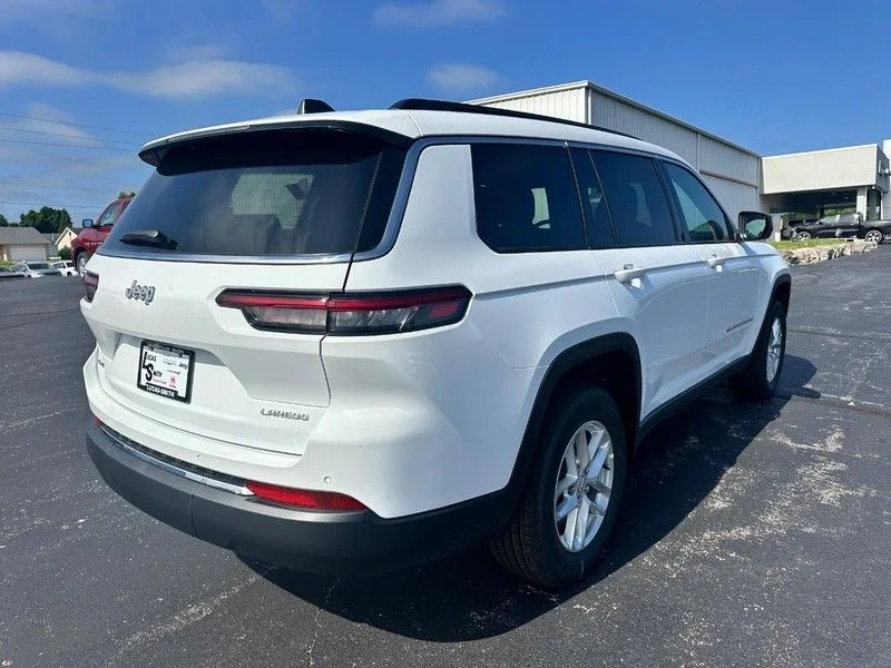 New 2026 Bright White Clear-Coat Exterior Paint Jeep Laredo image 3