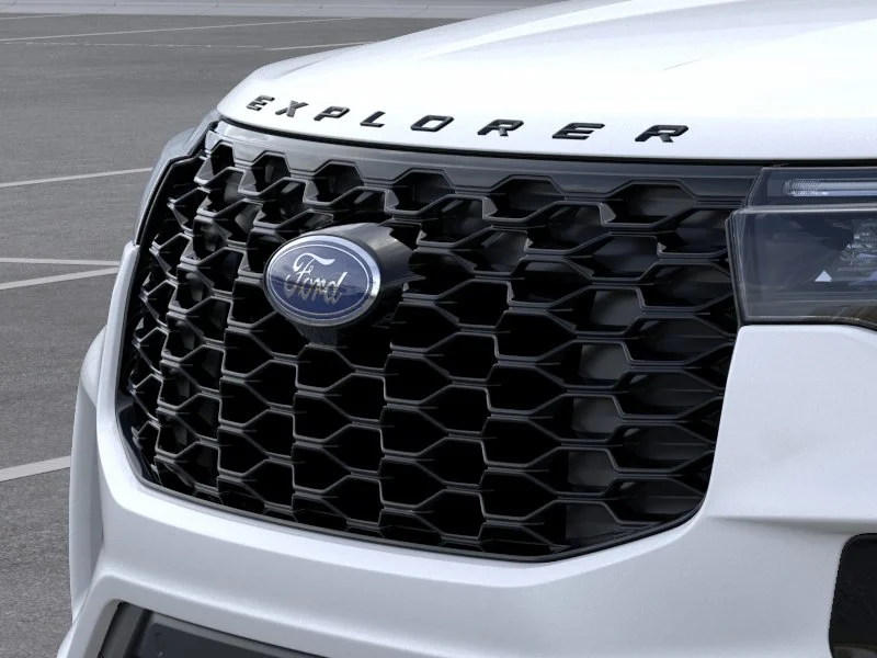 New 2026 Star White Metallic Tri-Coat Ford ST-Line image 41