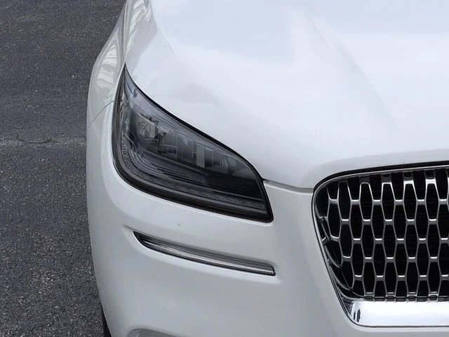 Certified Used 2021 Pristine White Lincoln Standard image 10