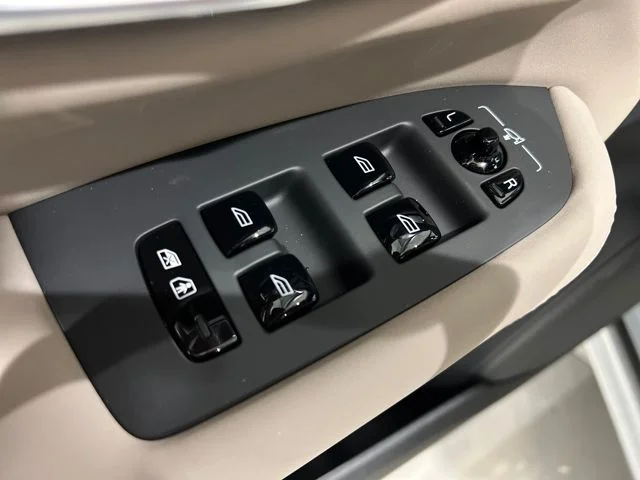 New 2026 Vapour Grey Volvo Ultra image 11