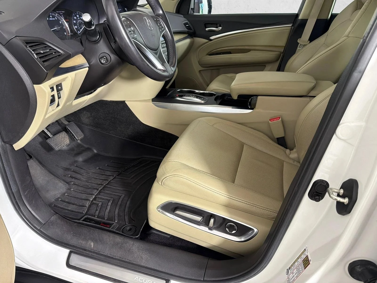Used 2020 White Acura w/Technology Pkg image 11