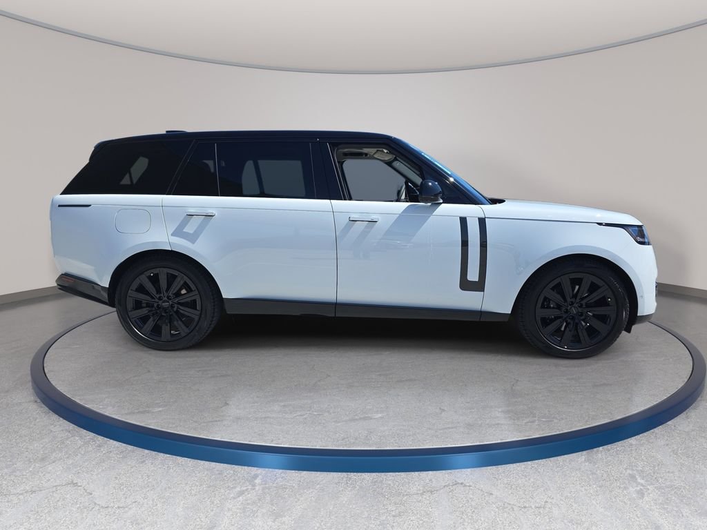 New 2026 Fuji White Land Rover SE LWB image 4