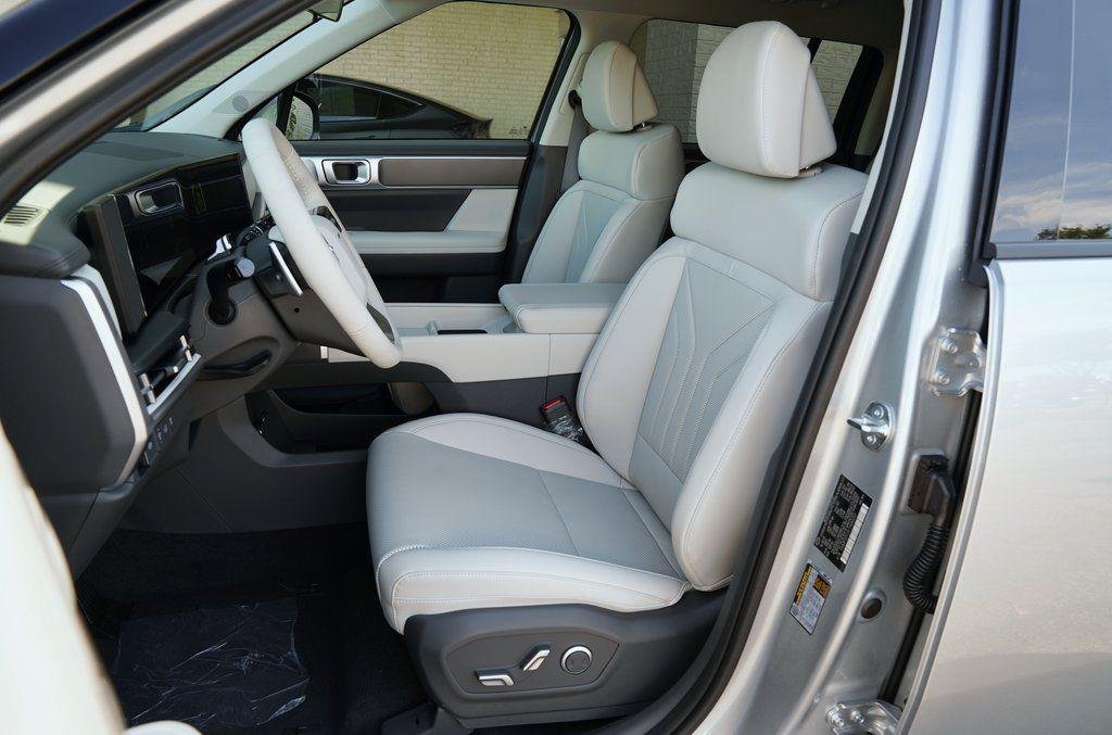 New 2026 Shimmering Silver Hyundai SEL image 10