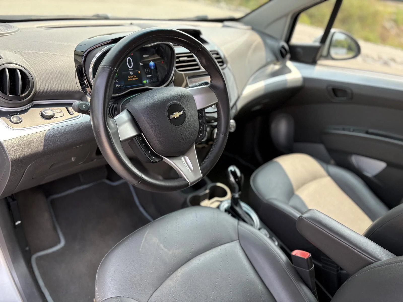 Used 2016 SILVER CHEVROLET HATCHBACK image 7