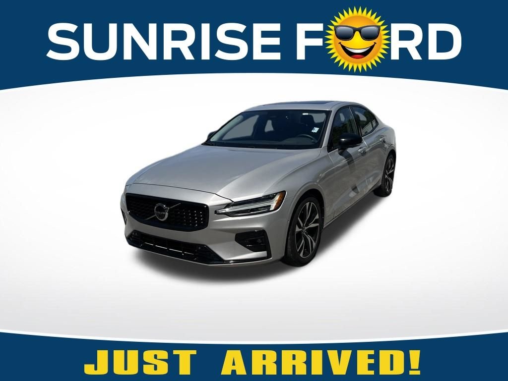 2024 Volvo S60 B5 Plus Dark Theme AWD's photo