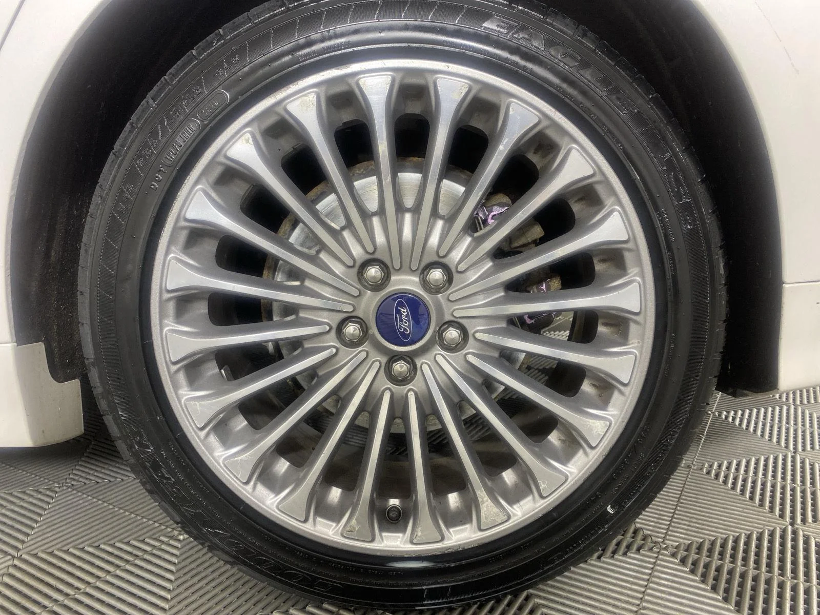 Used 2014 White Platinum Metallic Tri-Coat Ford Titanium image 11