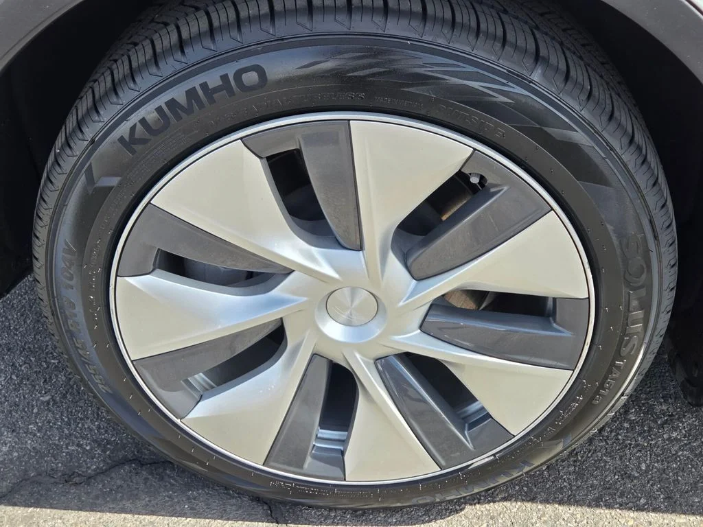 Used 2020  Tesla Long Range image 10