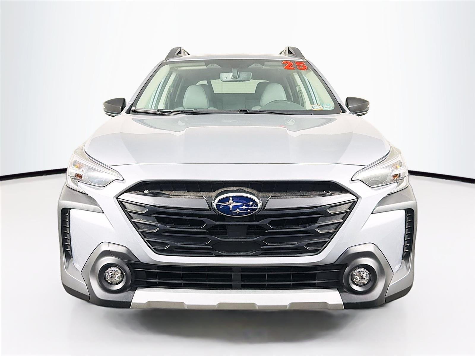 Used 2025 Ice Silver Metallic Subaru Limited image 6