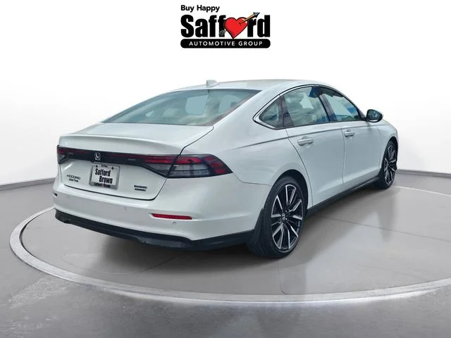 Used 2023 White Honda Touring image 4
