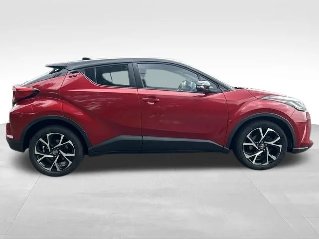 Used 2020 Red Toyota XLE image 6