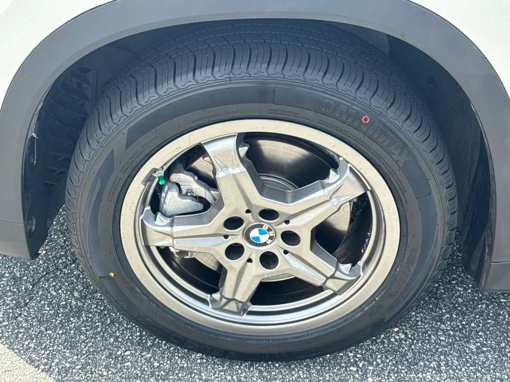 Used 2023 White BMW xDrive28i image 11