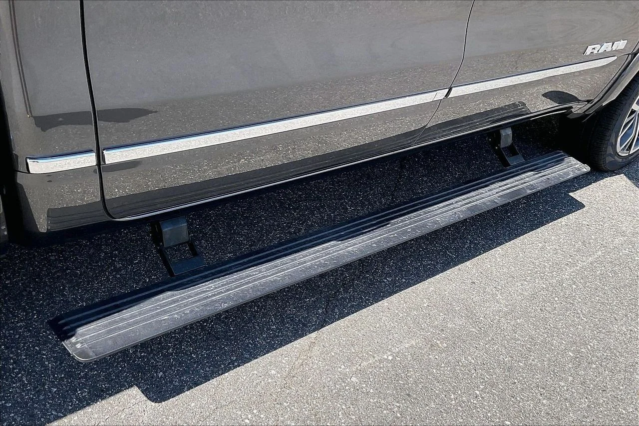 New 2026 Granite Crystal Metallic Clear-Coat Exterior Paint RAM Tungsten image 10