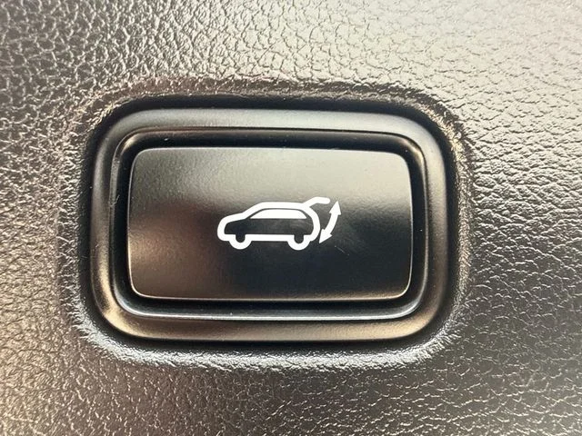 Used 2025 Red Hyundai SEL Premium image 20