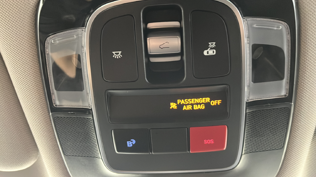 Used 2025 Silver Hyundai SEL Convenience image 33