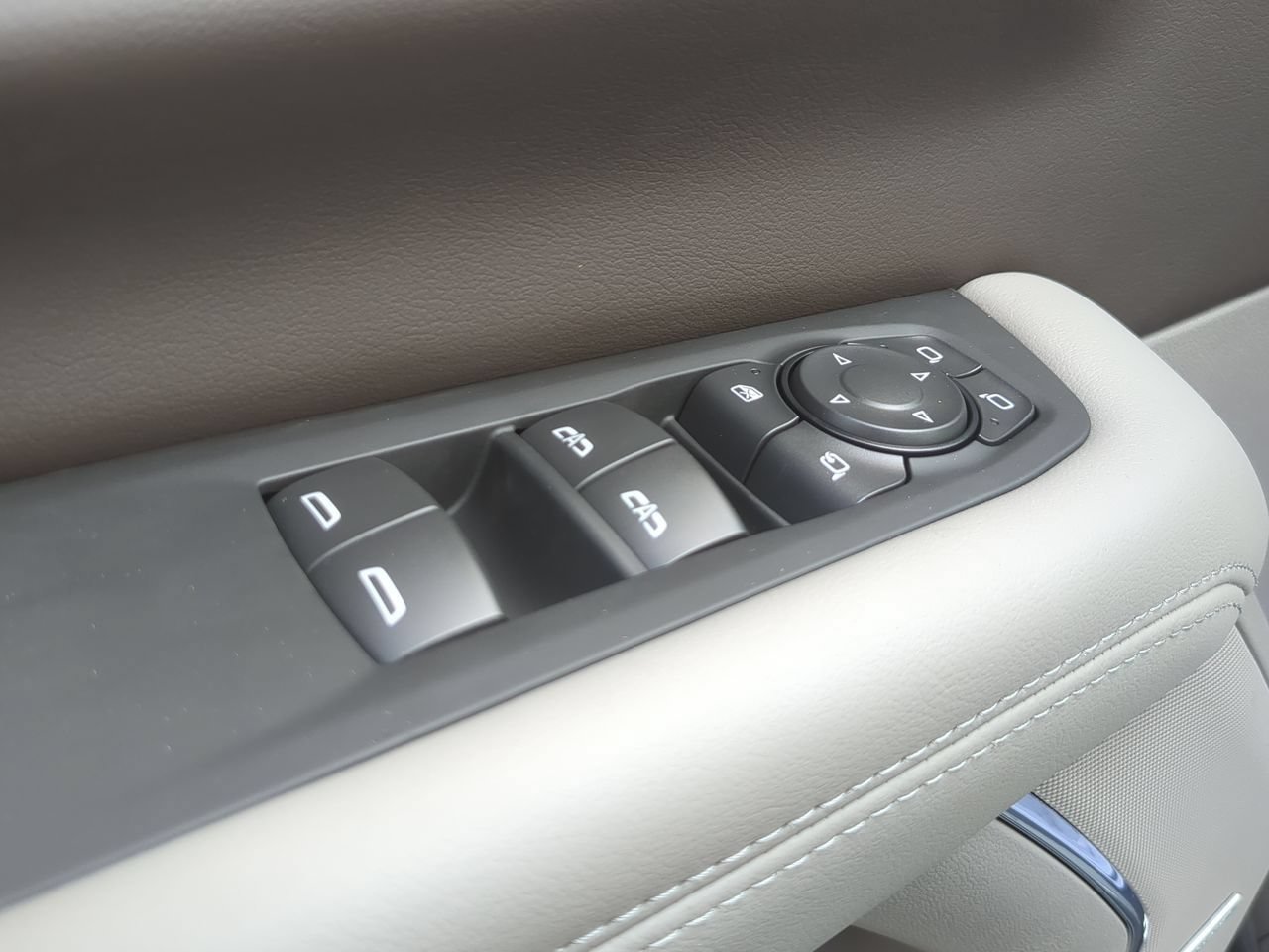 New 2026 Sterling Metallic GMC Elevation image 24
