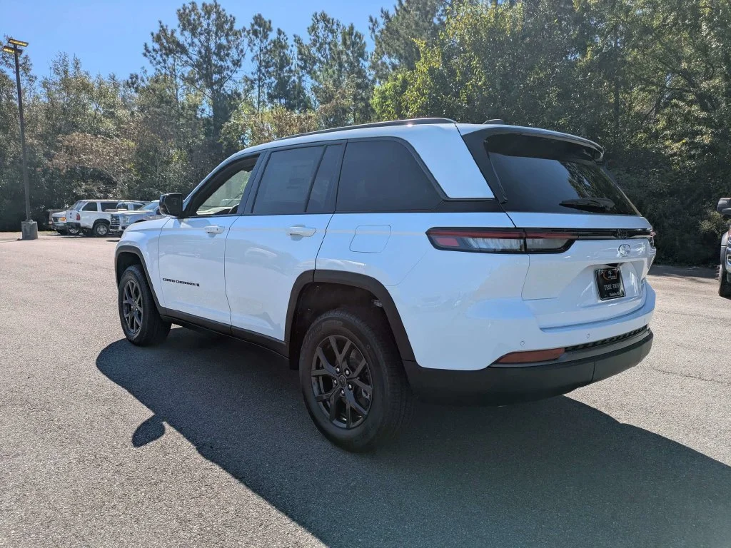 New 2027 Bright White Clear-Coat Paint Jeep  image 6