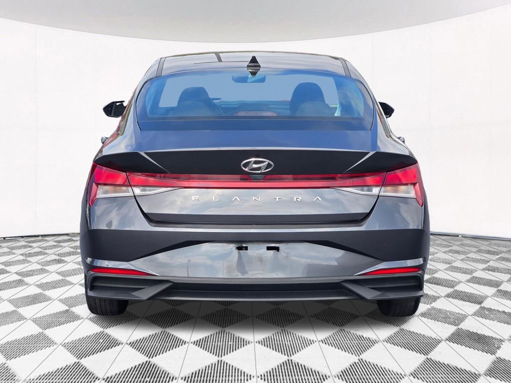 Used 2023 Gray Hyundai SE image 19