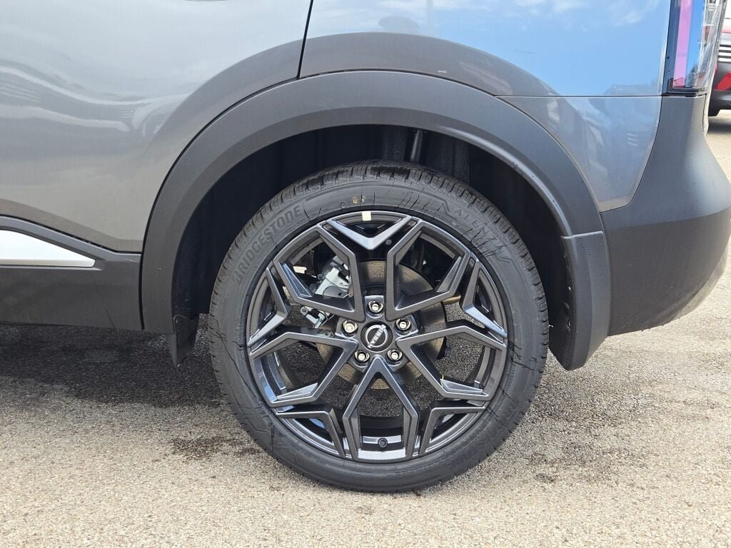 New 2026 Gray Nissan SR image 15