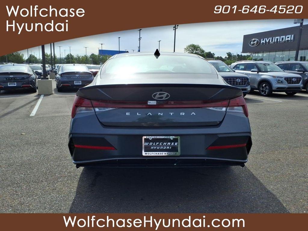 New 2026 Gray Hyundai SEL Sport Premium image 4