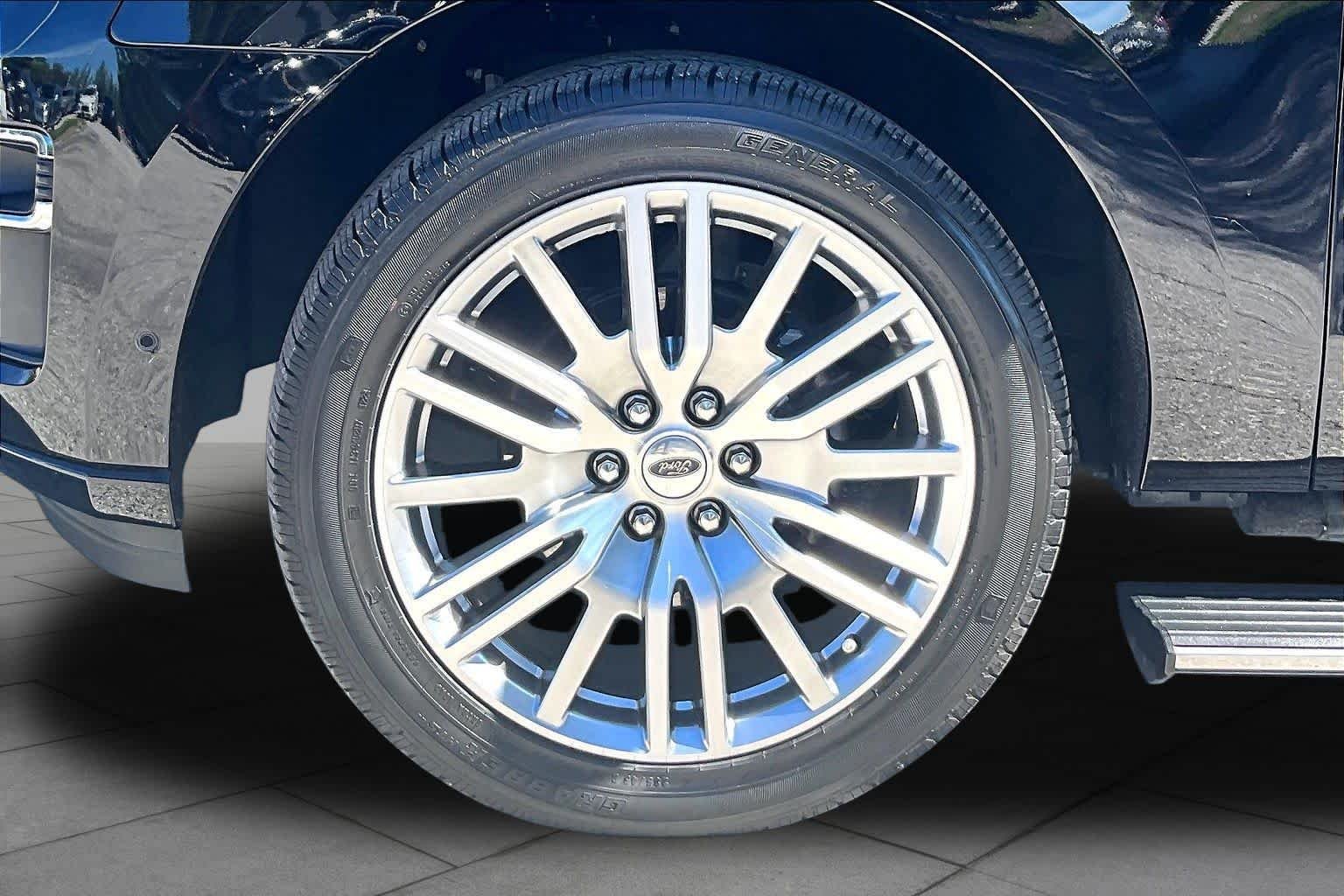 Used 2024 Agate Black Metallic Ford Platinum image 11
