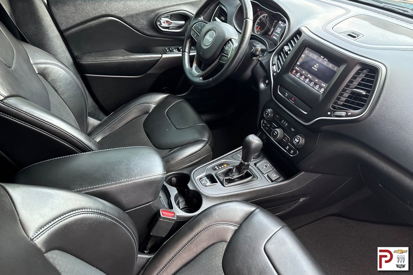 Used 2019 Gray Jeep Latitude Plus image 18